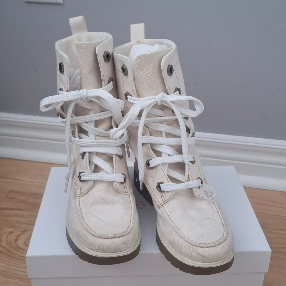 Timberland laced up boot - Picture 2 of 5